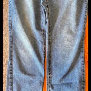 No Boundaries Women's Straight Leg Jeans - Light Blue Denim